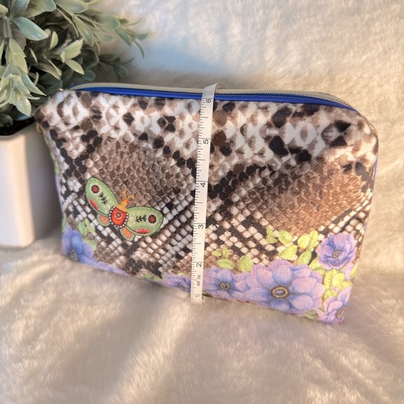 Estee Lauder Butterfly 🦋 and 🌹 Roses Makeup Bag - Picture 7 of 8